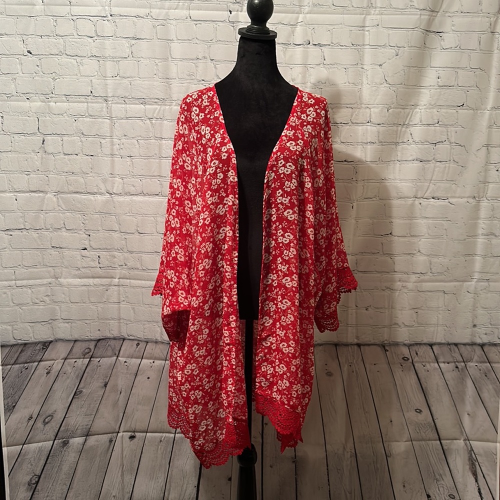 NWOT! Maurices floral lace kimono. Plus size 4